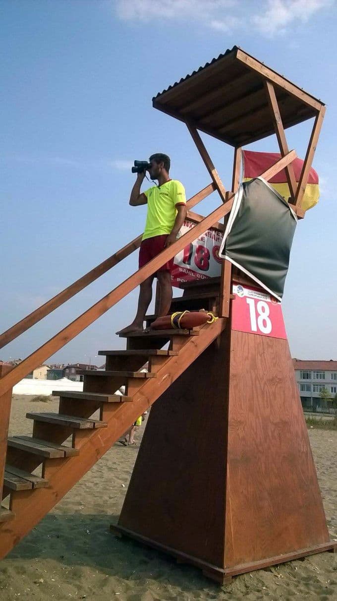 "Cankurtaranlar yok, denize girmeyin" uyarısı
