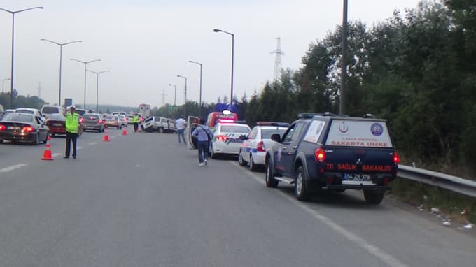 TEM Otoyolunda kaza: 1'i çocuk 7 yaralı