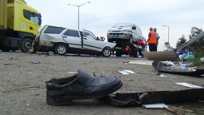 TEM Otoyolunda kaza: 1'i çocuk 7 yaralı
