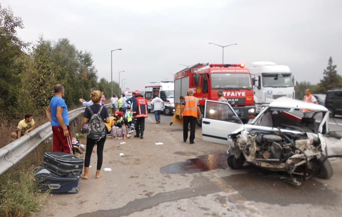 TEM Otoyolunda kaza: 1'i çocuk 7 yaralı