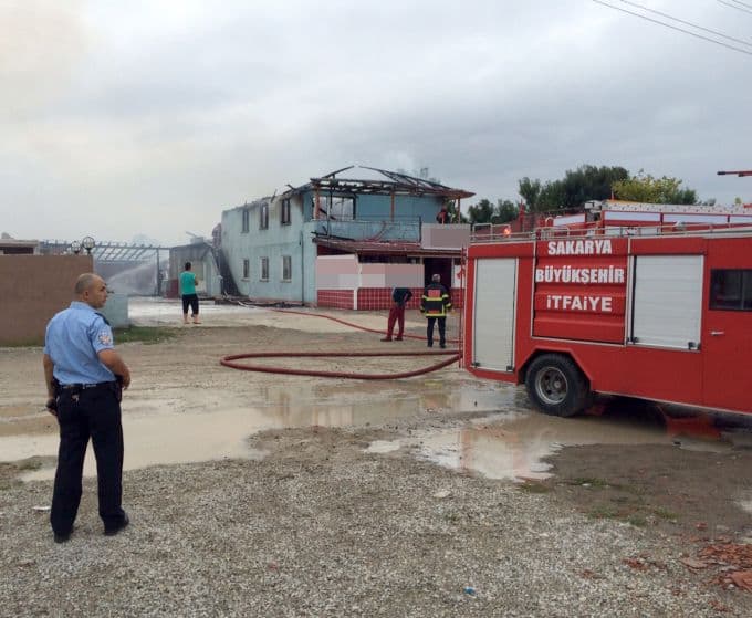 Müzikholde çıkan yangın korkuttu