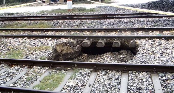 TCDD, "Demiryolu çökmedi, kısmi çökme var"