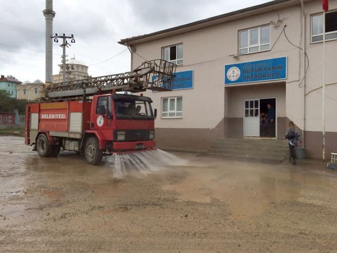 Kaynarca'da selin yaraları sarılıyor