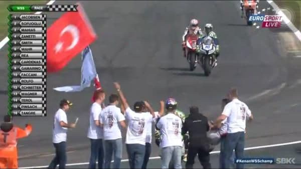 Kenan Sofuoğlu, bir kez daha dünya şampiyonu