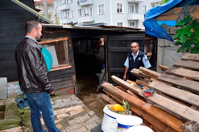 Erenler'de zabıta ekipleri ahırları denetliyor