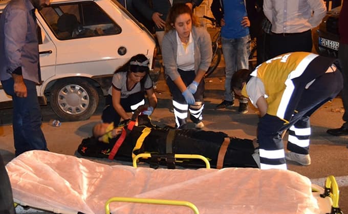 Bisikletten düşen genç yaralandı
