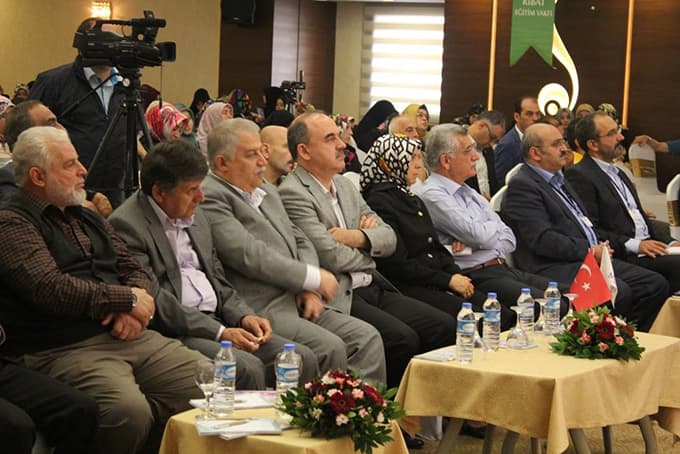 "Gençlik ve sorunları" RİBAT öncülüğünde Konya'da...