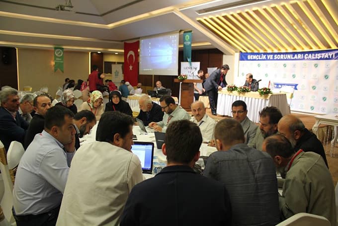 "Gençlik ve sorunları" RİBAT öncülüğünde Konya'da...