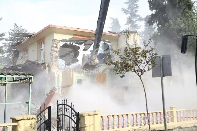 Kıblesi yanlış yapılan cami 61 yıl sonra yıkıldı