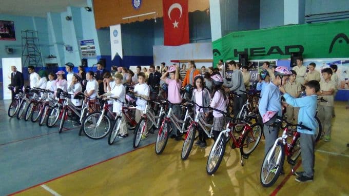 Vali Coş, bisiklete binip tur attı