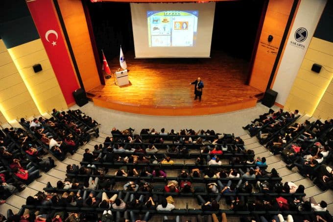 Yeni öğrenciler için oryantasyon programı düzenlendi