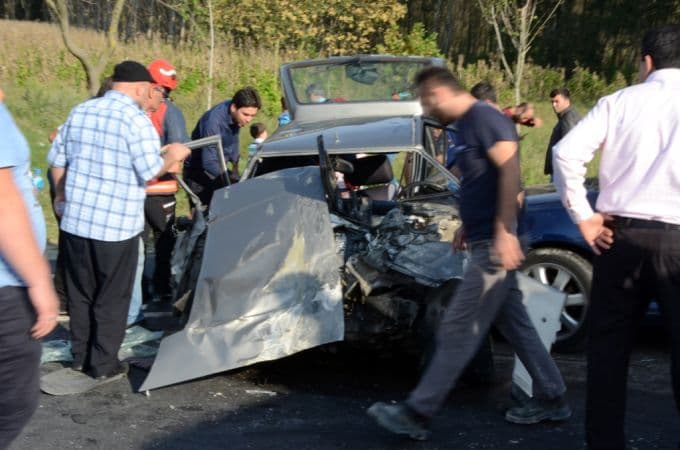 Akyazı'da zincirleme kaza: 2 yaralı!