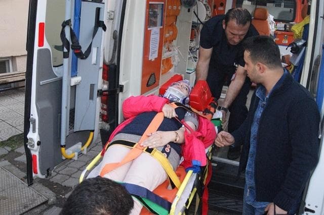 Otomobil, motosikletle çarpıştı: 3 yaralı!
