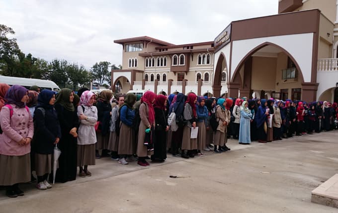 Kız Anadolu İmam Hatip Lisesi öğrencilerin ilgi odağı oldu