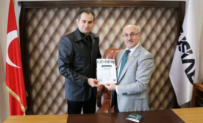 Sanatçı Akif Yener, MÜSİAD'ı ziyaret etti