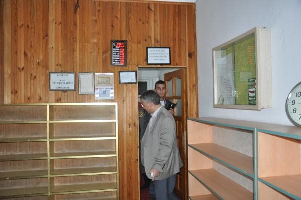 Camiden yardım kutusunu çaldılar