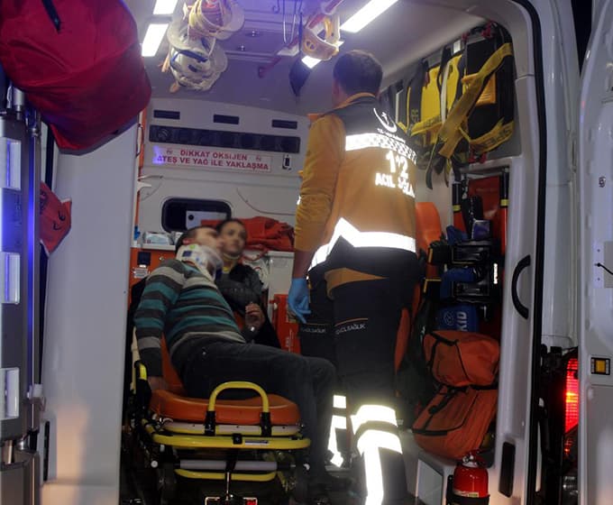 Yolcu otobüsü devrildi: 25 yaralı