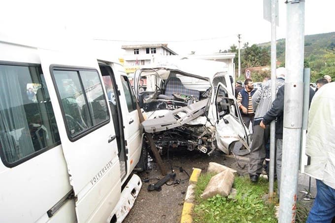 Hendek'te zincirleme trafik kazası: 6 yaralı 