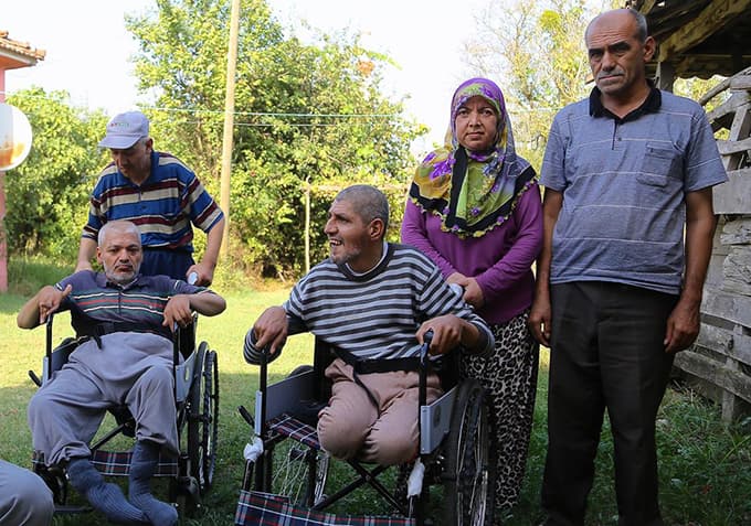 Engelli kardeşlere dayıları sahip çıktı 
