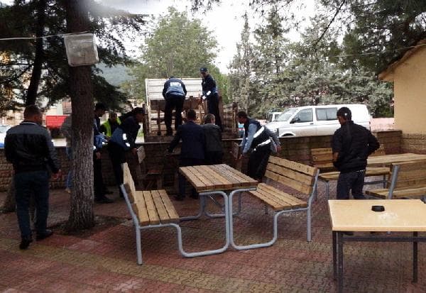 İki belediye arasında "Oturma bankı" kavgası