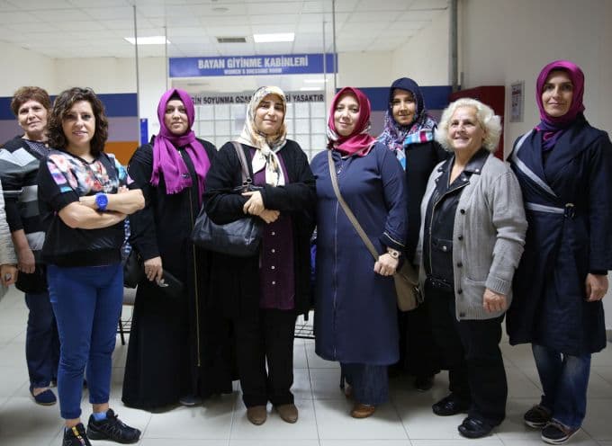 Anneler için yüzme kursu başladı