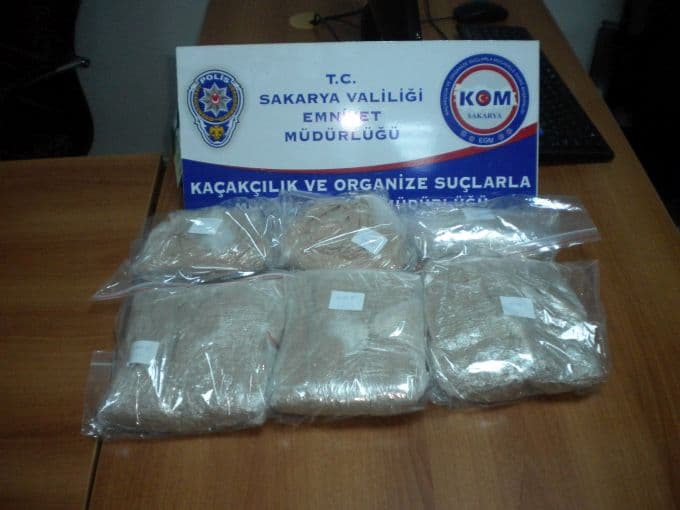 Yolcunun valizinden 4 kilo eroin çıktı
