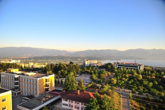 SAÜ, yükselişini her alanda sürdürüyor