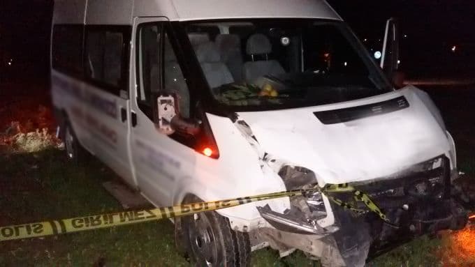 Diyaliz nakil aracı otomobille çarpıştı