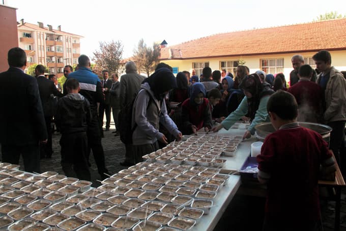 Ferizli'de aşure programı düzenlendi
