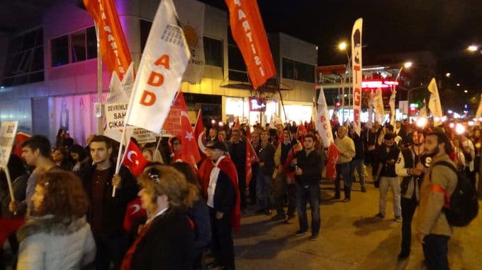 Çark Caddesi'nde Cumhuriyet yürüyüşü