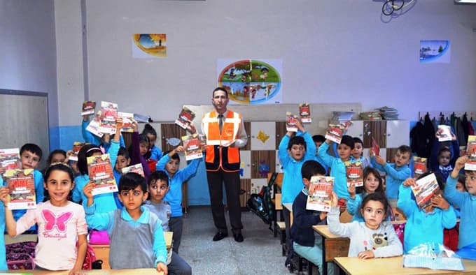 Öğrencilere afet bilinci eğitimi veriliyor