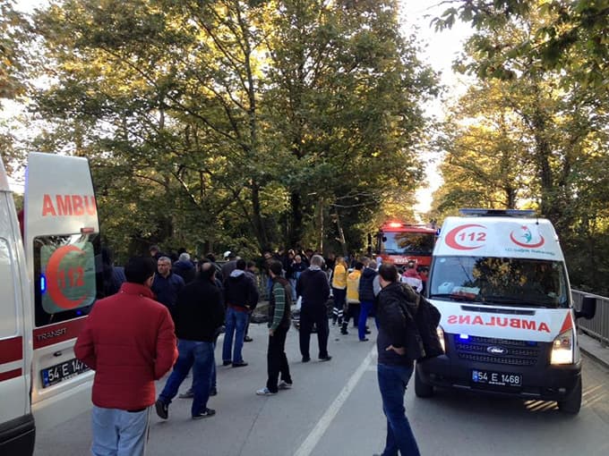 Kaza yapan araç köprüden aşağı uçtu