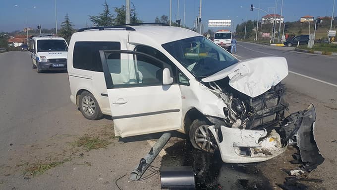 Ferizli'de trafik kazası: 2 yaralı 