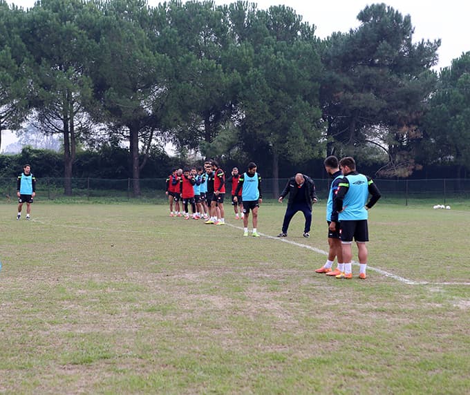 Toçoğlu, Sakaryasporlu futbolcularla bir araya geldi