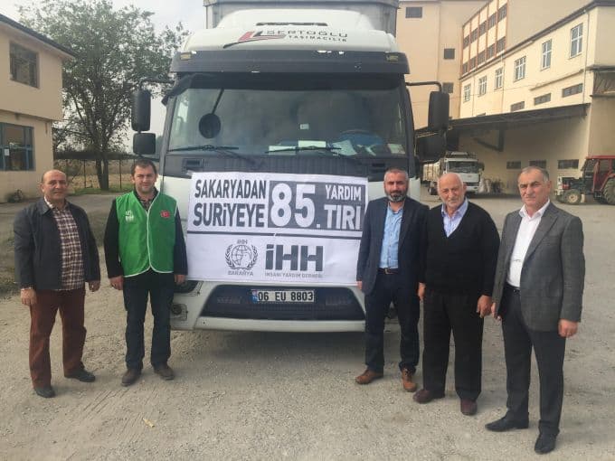 Sakarya'dan Suriye'ye 3 TIR yardım