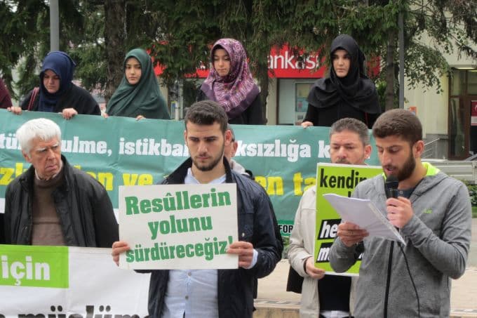 AKM önünde YÖK'ü protesto ettiler