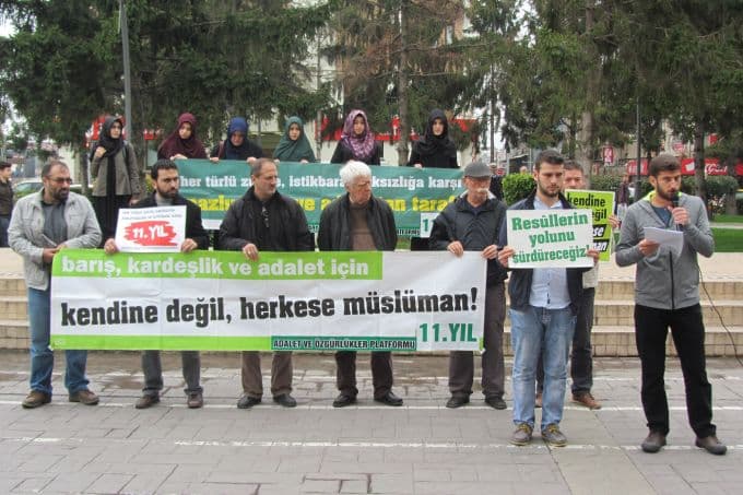 AKM önünde YÖK'ü protesto ettiler