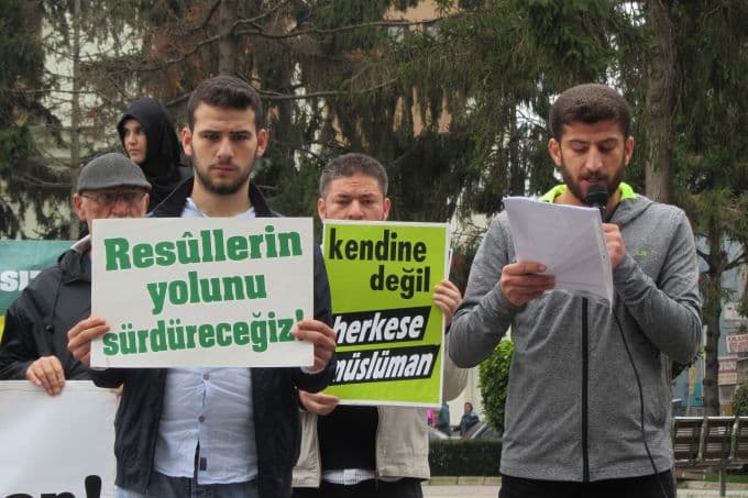 AKM önünde YÖK'ü protesto ettiler