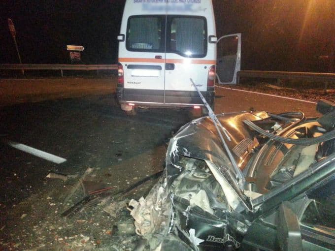 Otomobil minibüsle çarpıştı: 6 yaralı!