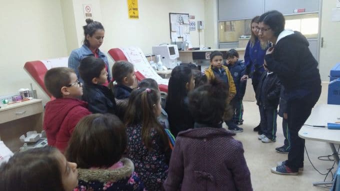 Minik öğrencilere kan bağışının önemi anlatıldı