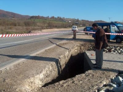 Hendek'te Motorsiklet Kazası: 1 Ölü, 1 Yaralı