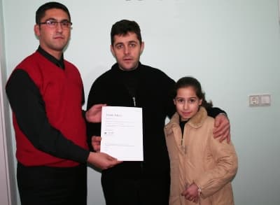 <p><font face="Arial" size="2"><br /><br /><br /><br /><br /><br /><br />15. doğru cevapla&nbsp;</font><font size="2"><font face="Arial"><a href="../../../others/firma.php?xnumber1=2880" target="_blank"><font size="2"><font face="Arial"><strong>Fashion Export</strong>'</font></font></a><font face="Arial" size="2">tan takı </font></font></font><font face="Arial" size="2">kazanan talihli: <font color="#333399"><strong>Eşref M&uuml;slim </strong></font></font></p>
