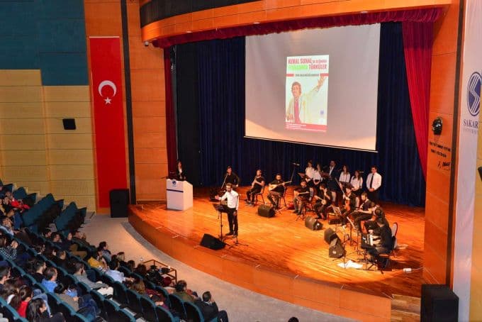 Kemal Sunal'ı türkülerle andılar
