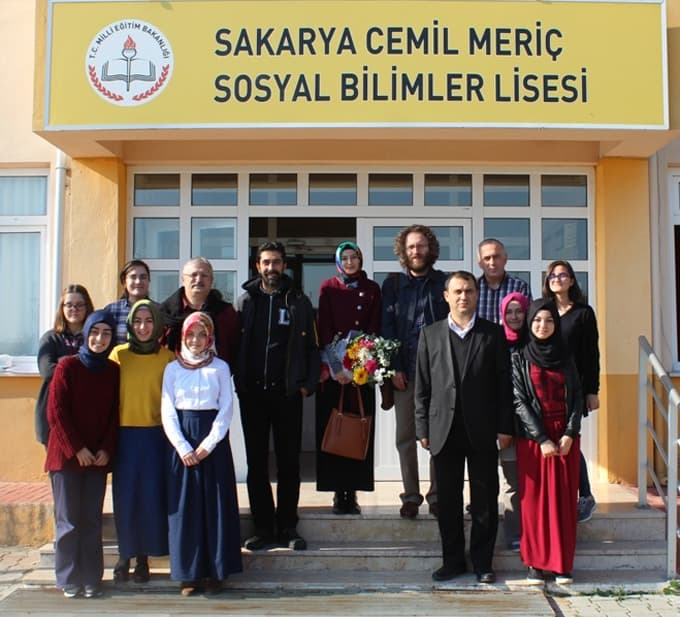 Mezun olduğu lisede konferans verdi 