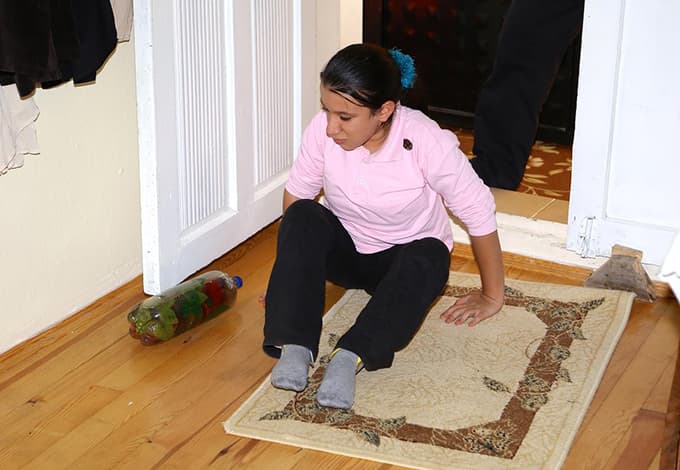 Cam kemik hastası Elif'e okulda anne desteği 