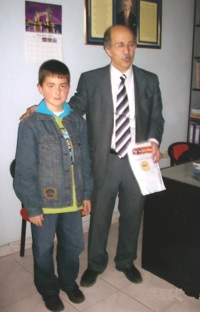 <font size="2"><font face="Arial"><strong>4. Sınıf Birincisi:</strong> <font color="#333399">Armağan Selamet<strong> <br />(Dr. Nuri Bayar İlk&ouml;ğretim Okulu)</strong></font></font></font>