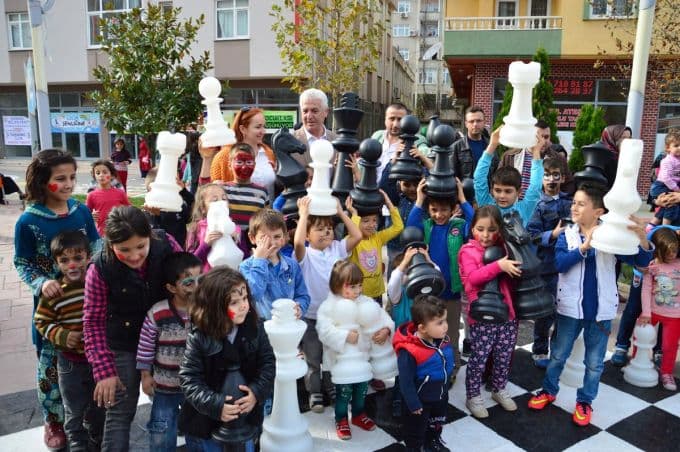 Unutulan sokak oyunları Karasu'da yaşatılıyor