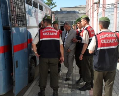 <strong><font face="Arial" size="2">&Ccedil;ok Pişmanım</font></strong> <p><font size="2"><font face="Arial">Yaptığı eylemden dolayı son derece pişman olduğunu kaydeden H&uuml;seyin B.,<font color="#333399"> &quot;Benim amacım &ouml;ld&uuml;rmek değildi. Kendisine ateş ettiğimde aramızdaki mesafe 1 metreydi. Eğer &ouml;ld&uuml;rmek gibi bir niyetim olsaydı bunu yapabilirdim. Tanımadığım sanıklar Alican K. ve Ahmet T. ile su&ccedil; ortağı oldum. Yaptığım eylemden &ouml;t&uuml;r&uuml; son derece pişmanım.&quot;</font> dedi.<br /></font></font></p><p>&nbsp;</p>