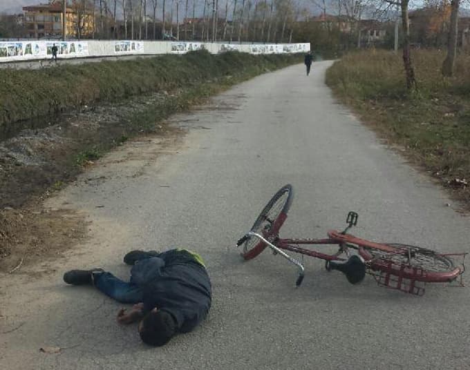 Bisiklet kullanırken uyuşturucu krizine girdi