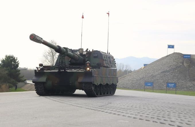 Sakarya'da üretilen "Fırtına" obüsleri göz dolduruyor